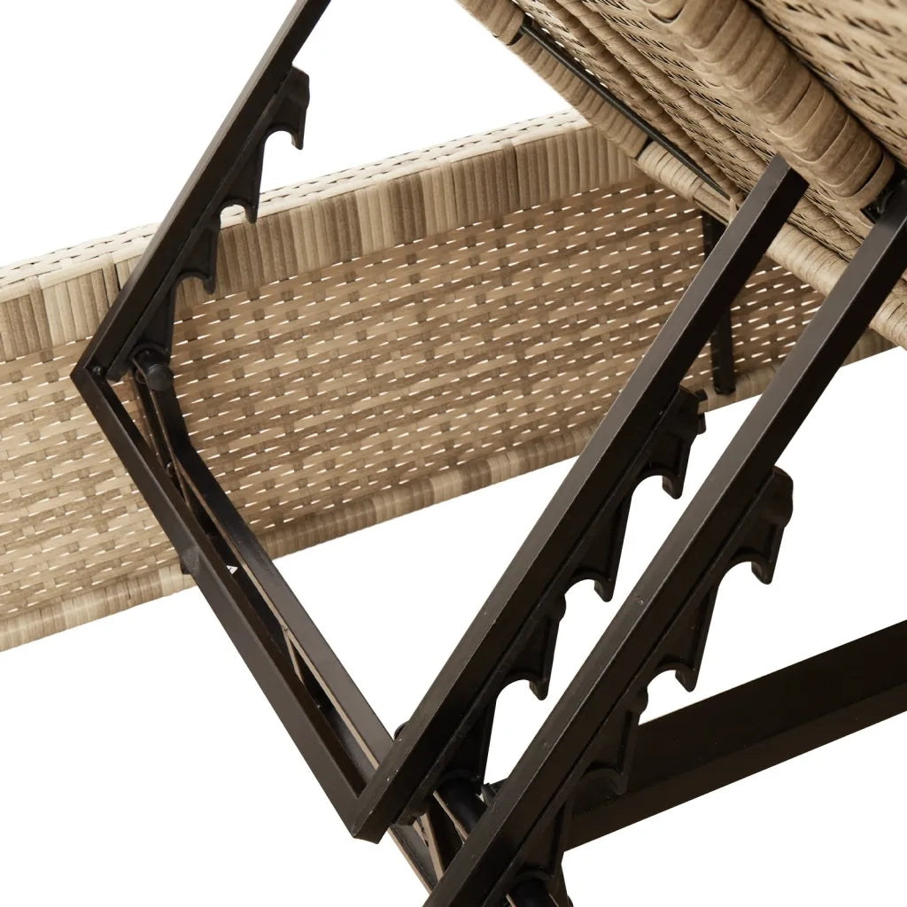 Lettino Prendisole con Cuscini Beige in Polyrattan 368182