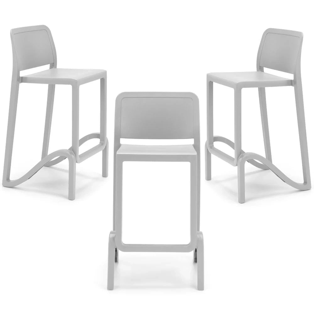 Set 3 sgabelli in polipropilene GIANO altezza seduta 75cm, impilabile, idrorepellente, resistente ai raggi UV, design moderno e innovativo, ideale per la cucina, la veranda o giardino colore Bianco