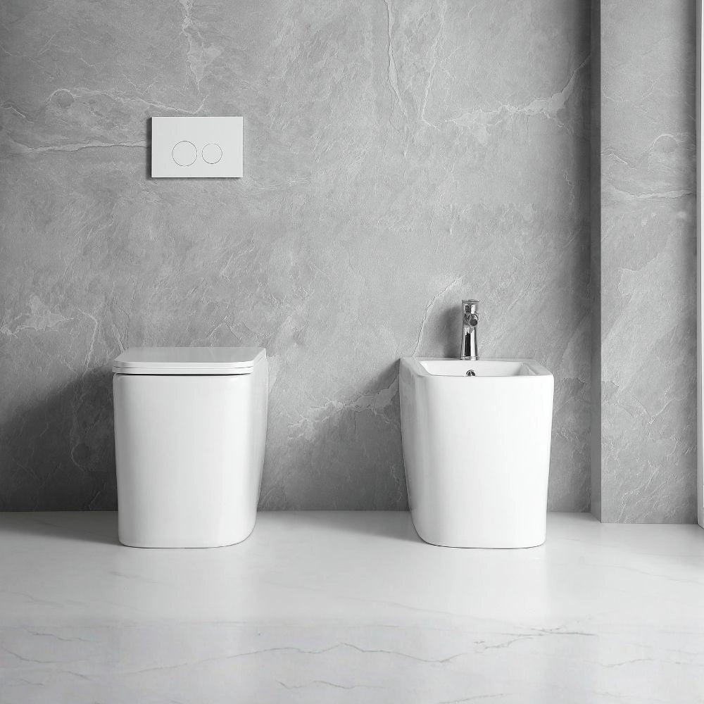 WC a pavimento bianco lucido filo muro scarico a parete FT54D