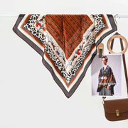 Sciarpa quadrata in seta con stampa leopardata in stile street europeo e americano, sciarpa da collo classica, versatile e professionale da donna.
