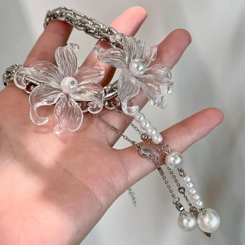 Collana vintage fatta a mano con fiore trasparente, perle e nappa, regalo di Natale o compleanno.