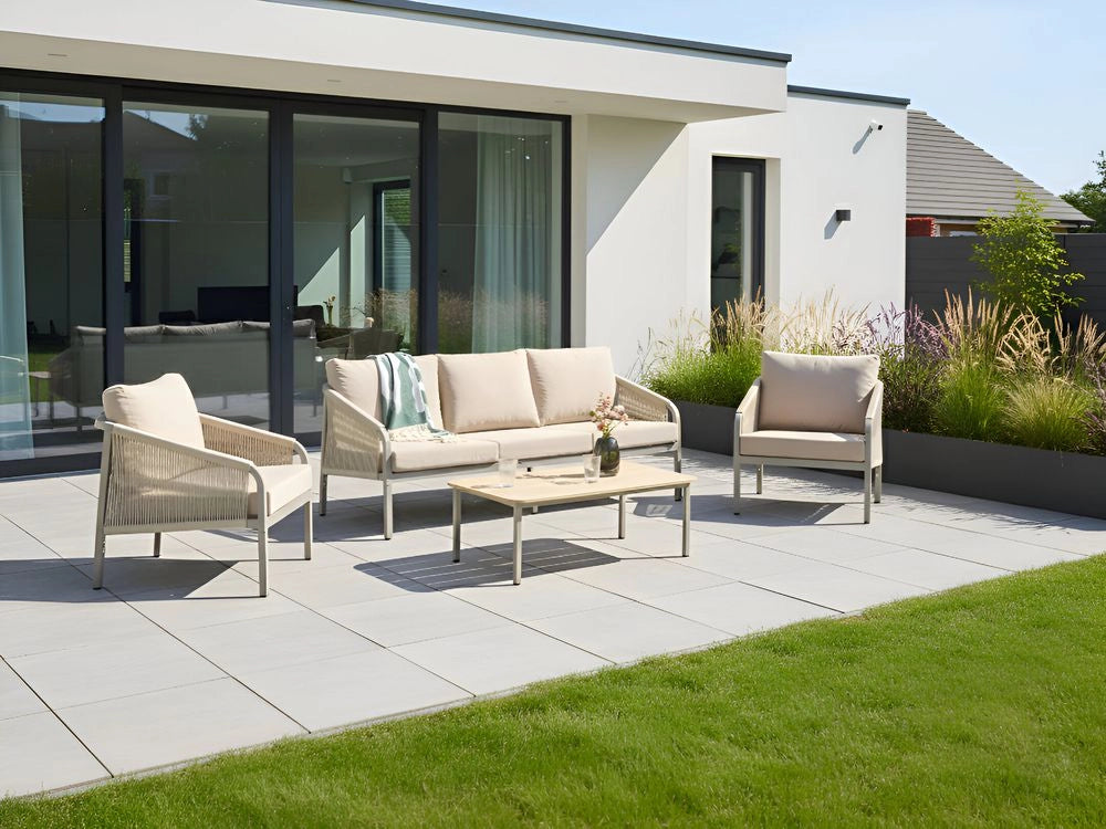 Set di divani da giardino a 5 posti Struttura in metallo beige Divano a 3 posti Poltrone con cuscini Stile moderno