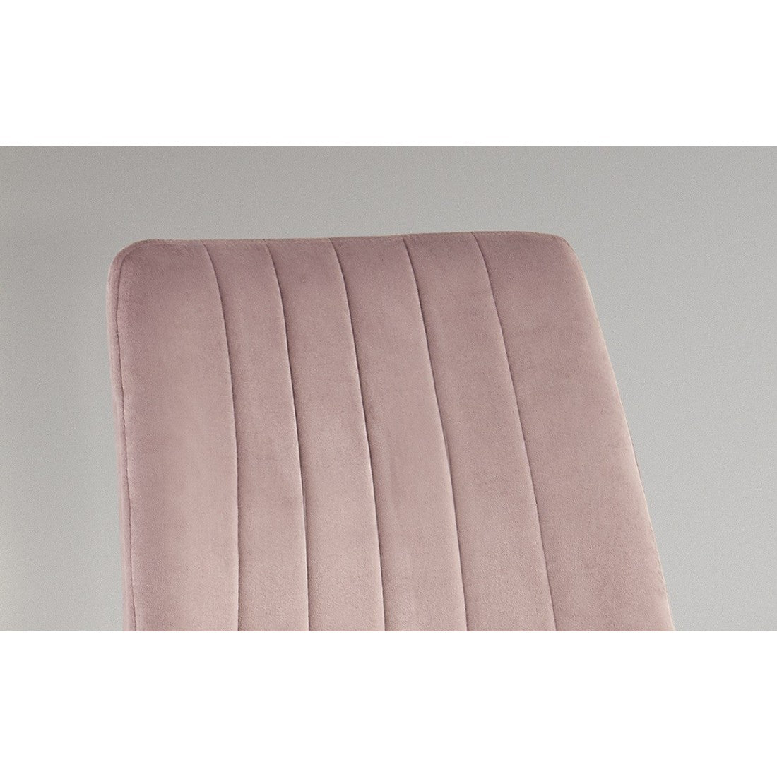 Sedia BRUCE in Velluto Rosa, dimensioni: H86 x L45 x P55 cm, ideale per una sala da pranzo dal design moderno e contemporaneo.