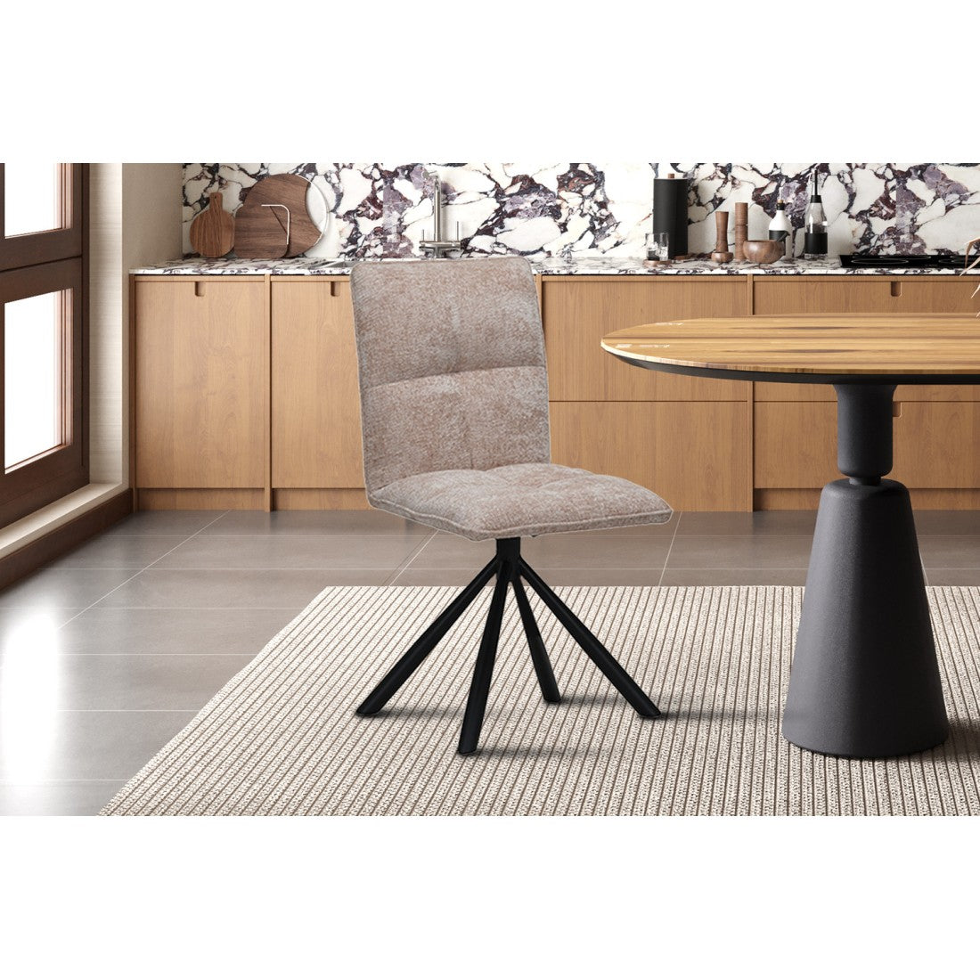 Sedia da pranzo girevole DANIEL – Tessuto color sabbia – Piedi in metallo nero – Stile design/industriale