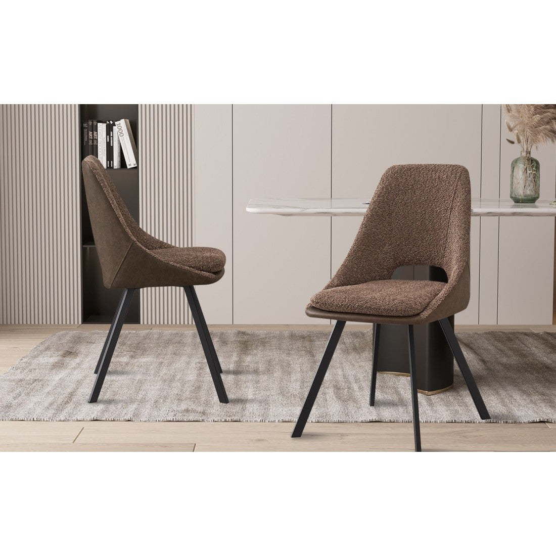 Sedia rivestita in Bouclé per sala da pranzo colore Sabbia. Collezione FILOU.