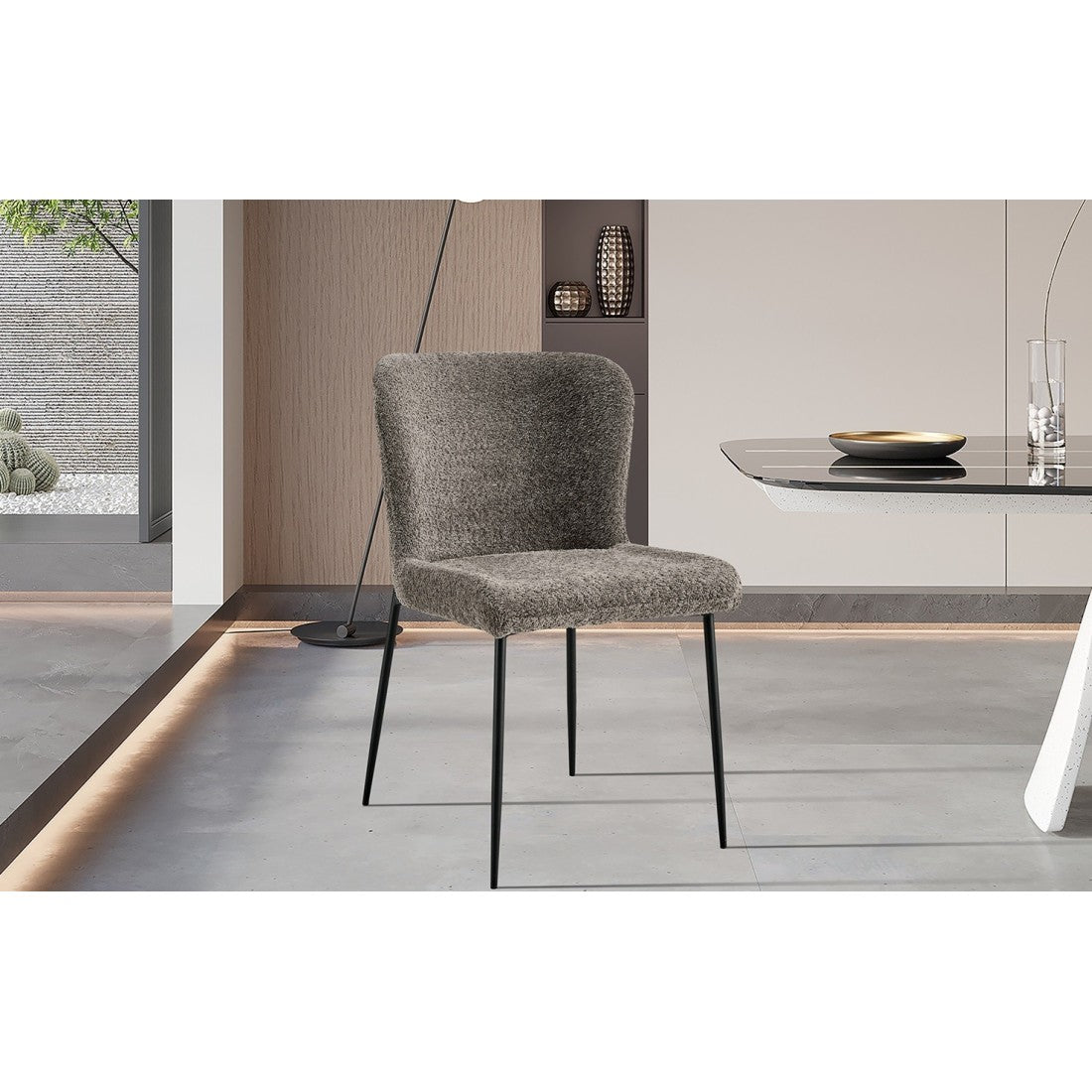 Sedia rivestita in Bouclé per sala da pranzo colore Sabbia. Collezione LISE