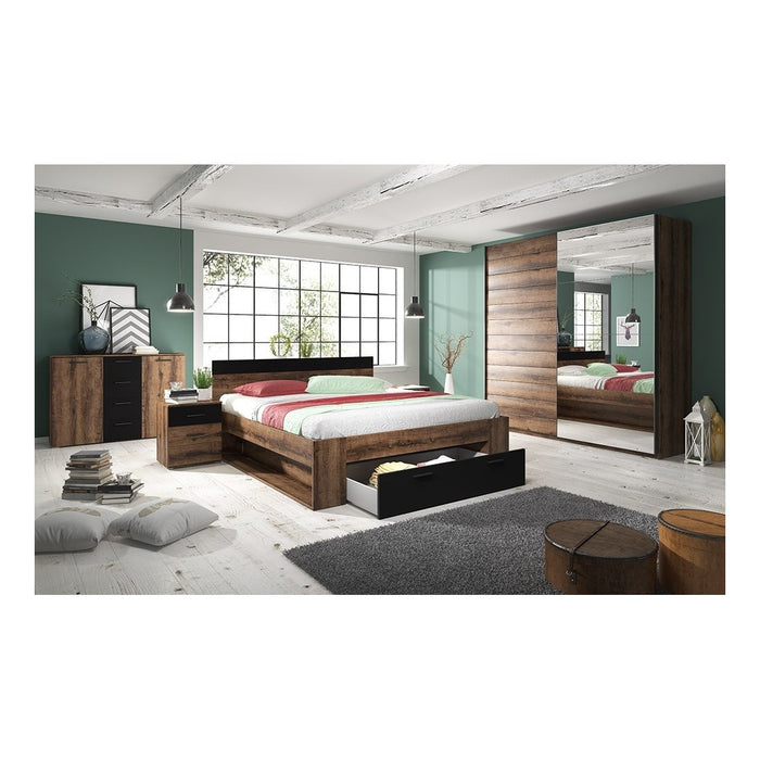 Camera da letto EOS: Armadio 220x210, Letto 160, cassettiera, comodini. Colore quercia scura e nero.