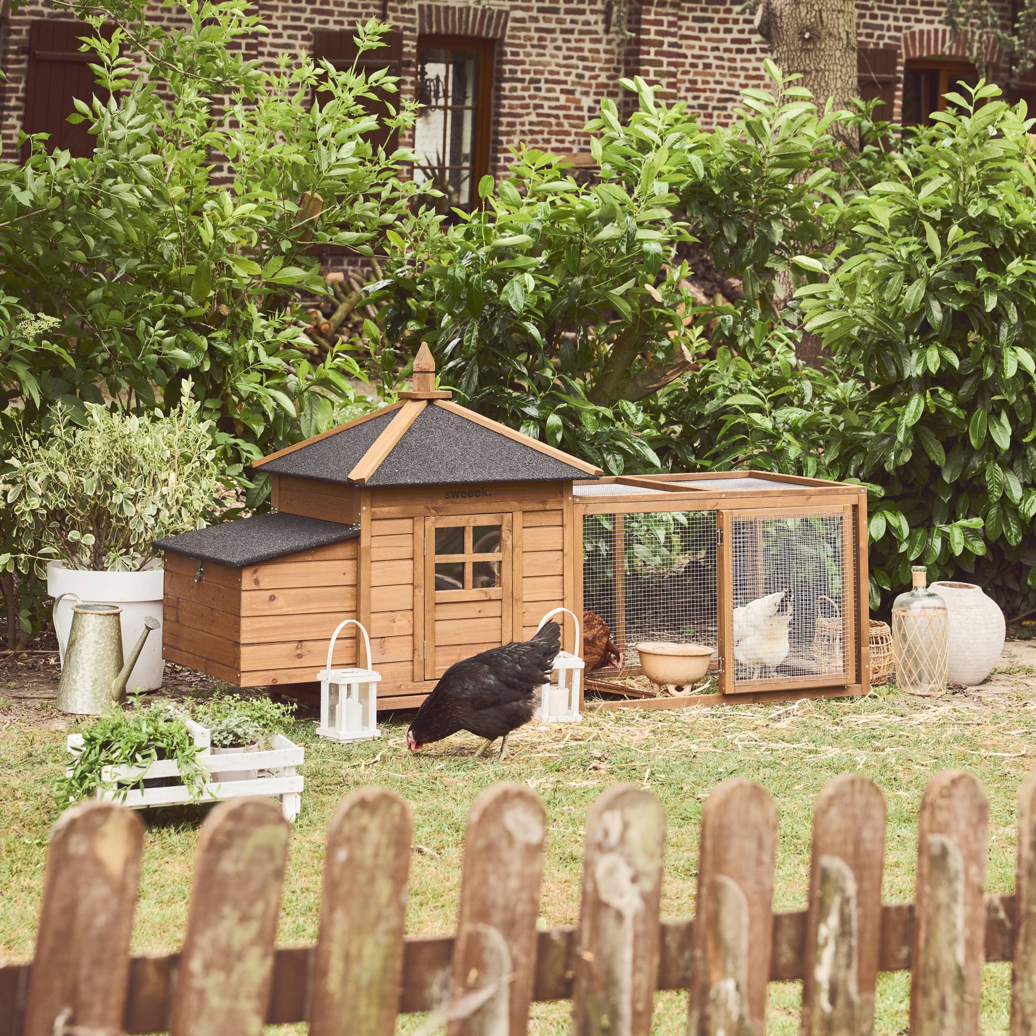 Pollaio in legno con recinto per 4 galline, marrone naturale