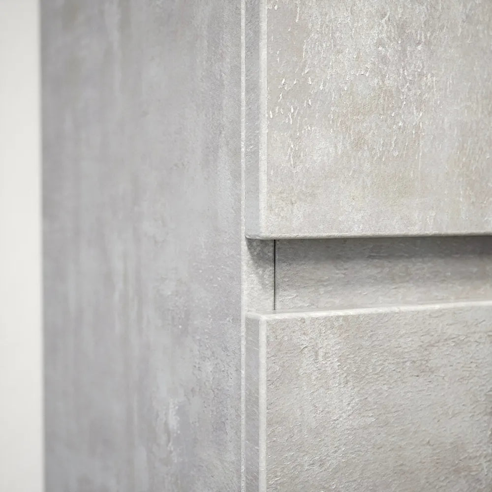 Colonna bagno sospesa altezza 137 cm due ante effetto cemento chiaro reversibile | Yili