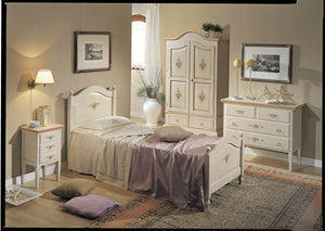 Comodino 3 cassetti bianco filo rosa in legno