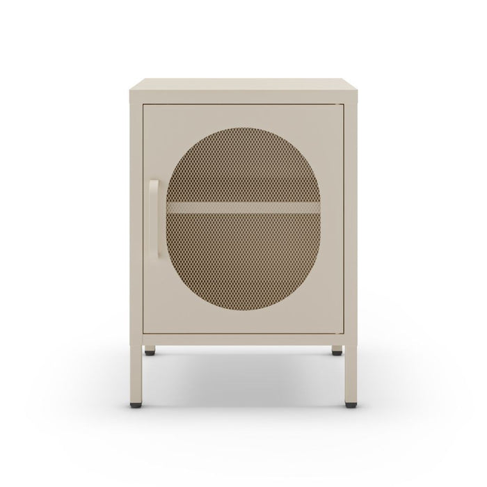 Comodino in metallo Diora crema con anta reticolata – Design industriale, anima versatile