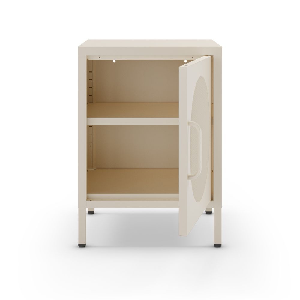 Comodino in metallo Diora crema con anta reticolata – Design industriale, anima versatile