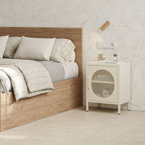 Comodino in metallo Diora crema con anta reticolata – Design industriale, anima versatile