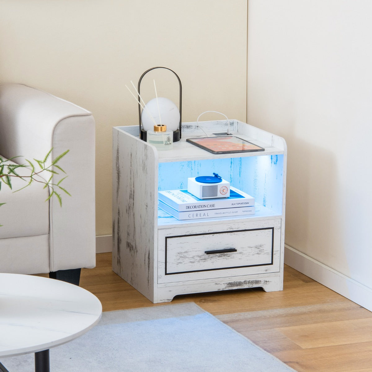 Set di 2 comodini a LED con 2 porte USB ripiano aperto e cassetto, Tavolini vintagi da divano Bianco-Comodini
