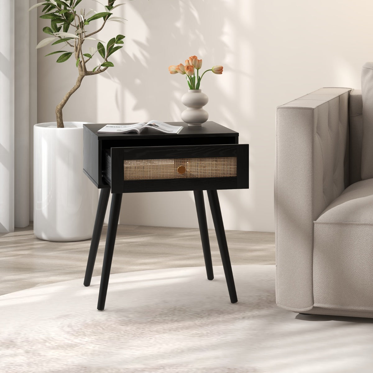 Comodino in rattan con spazio di stoccaggio, Comodino con cassetto e gambe in legno massello Nero-Comodini