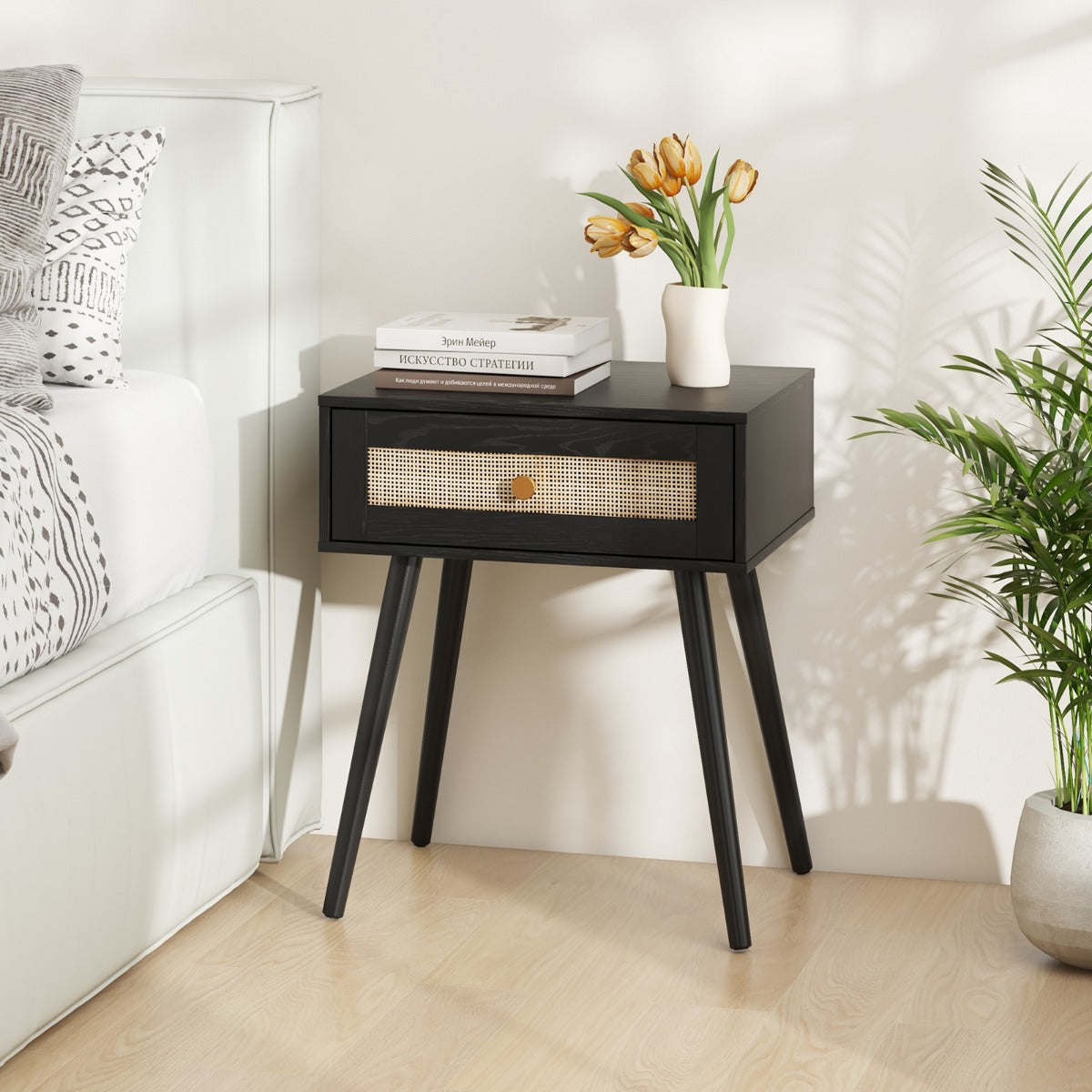 Comodino in rattan con spazio di stoccaggio, Comodino con cassetto e gambe in legno massello Nero-Comodini