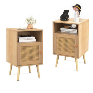 Set di 2 comodini in rattan con spazio di archiviazione, Tavolini con mensola aperta e porta decorata in rattan PE Naturale-Comodini
