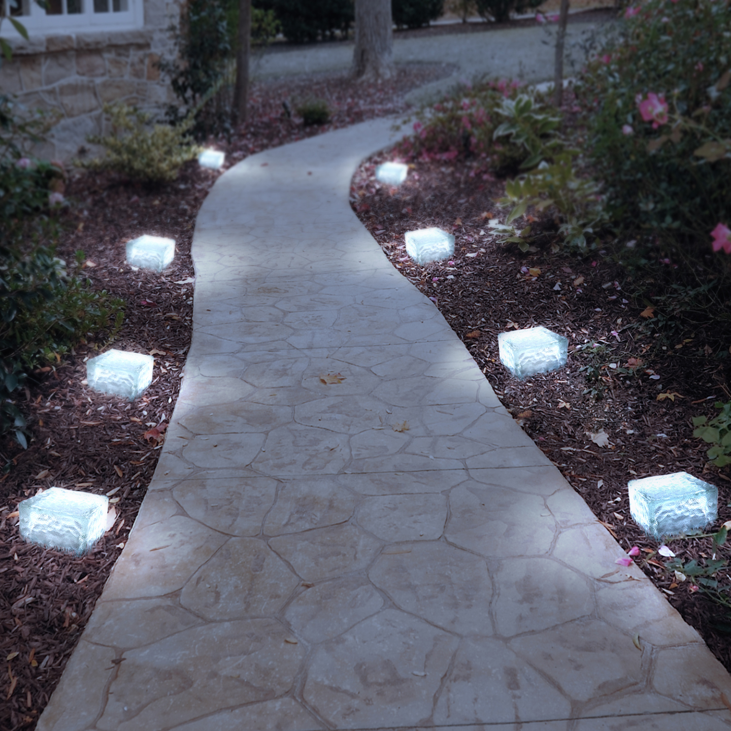 IDMarket - Confezione da 8 pietre solari in vetro con 4 LED bianchi per l'illuminazione del giardino