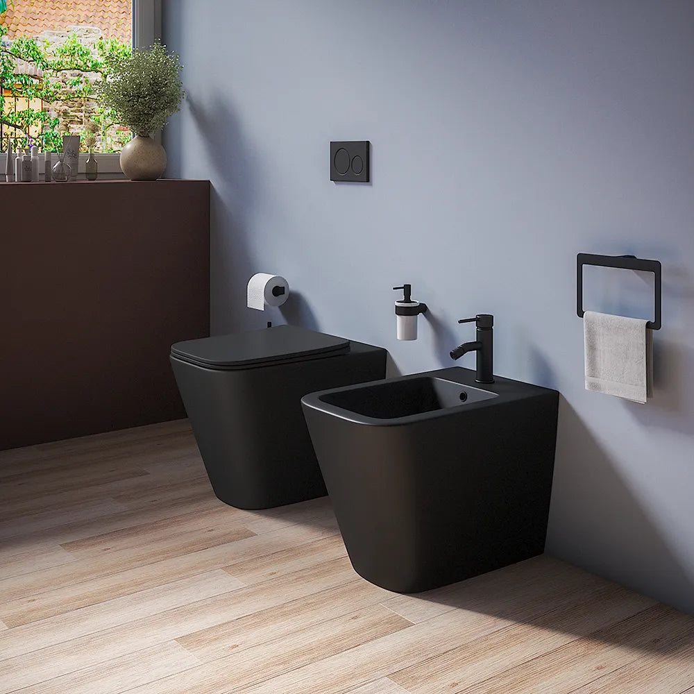 Coppia sanitari in ceramica filomuro vaso rimless, bidet e copri-wc nero opaco | Kyoto
