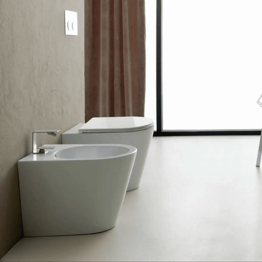 Coppia Di Sanitari Da Terra Alice Ceramica Filo Muro Senza Brida Bianco Lucido "Hide Round"