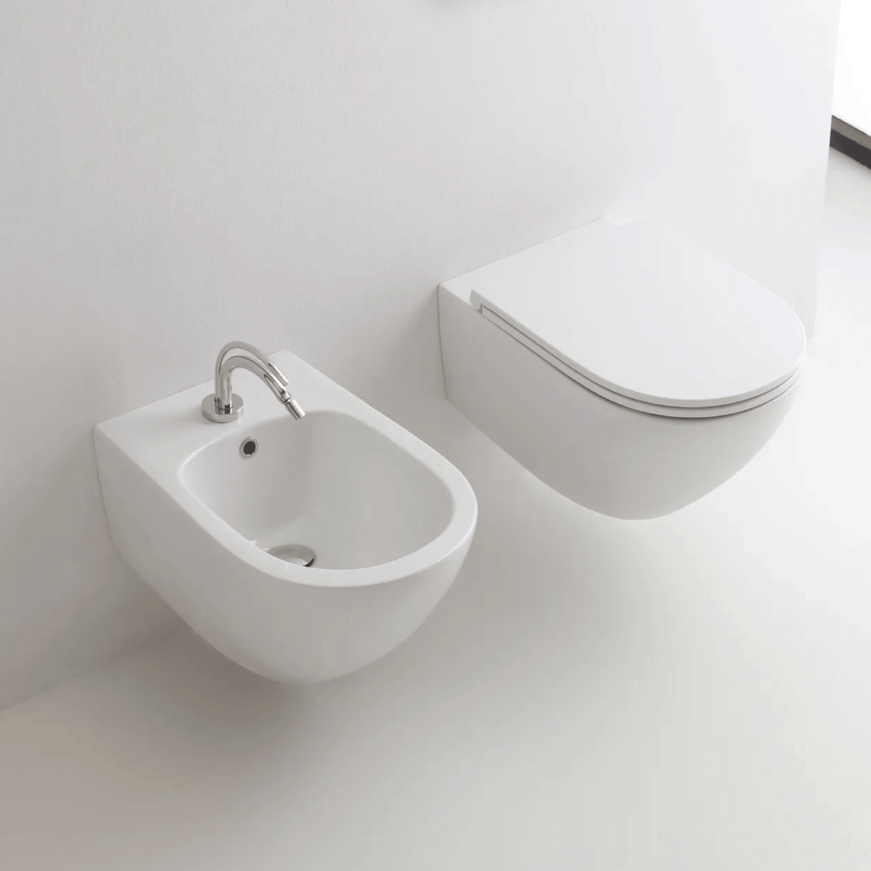 Coppia Di Sanitari Kerasan Sospesi Senza Brida Bianco Lucido "Aquatech"