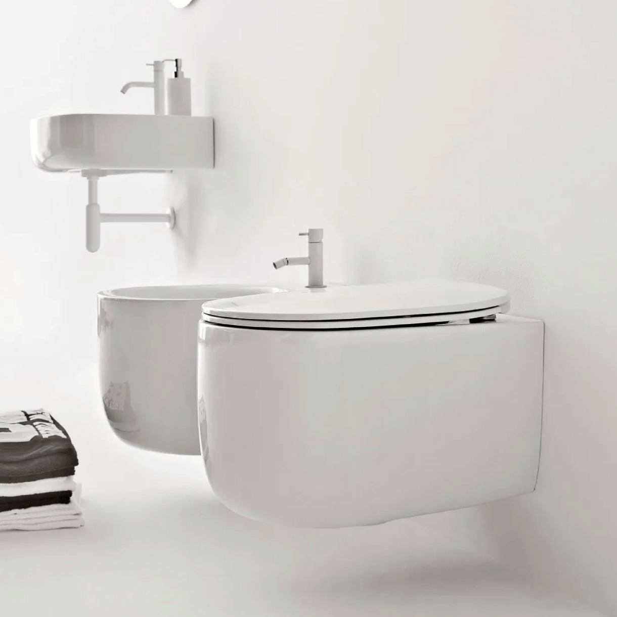 Coppia Di Sanitari Kerasan Sospesi Senza Brida Bianco Lucido "Nolita"