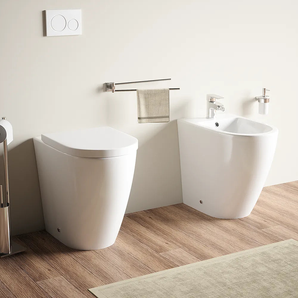 Coppia sanitari filomuro vaso rimless h 50 cm sedile soft-close e bidet | Roma Comfort