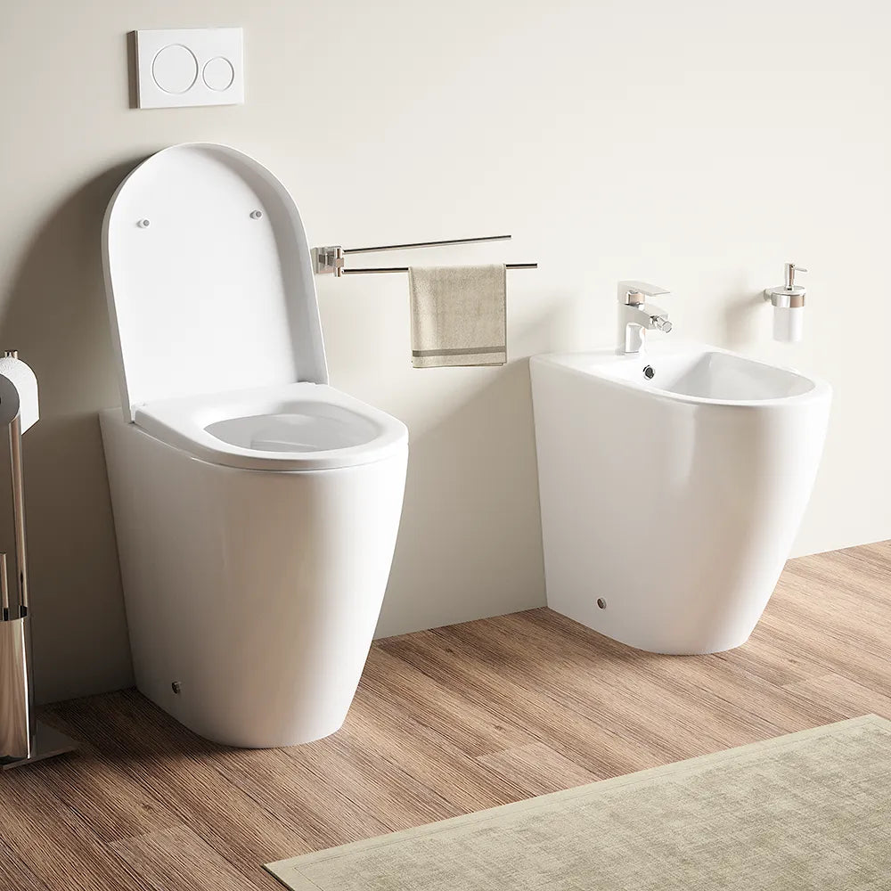 Coppia sanitari filomuro vaso rimless h 50 cm sedile soft-close e bidet | Roma Comfort