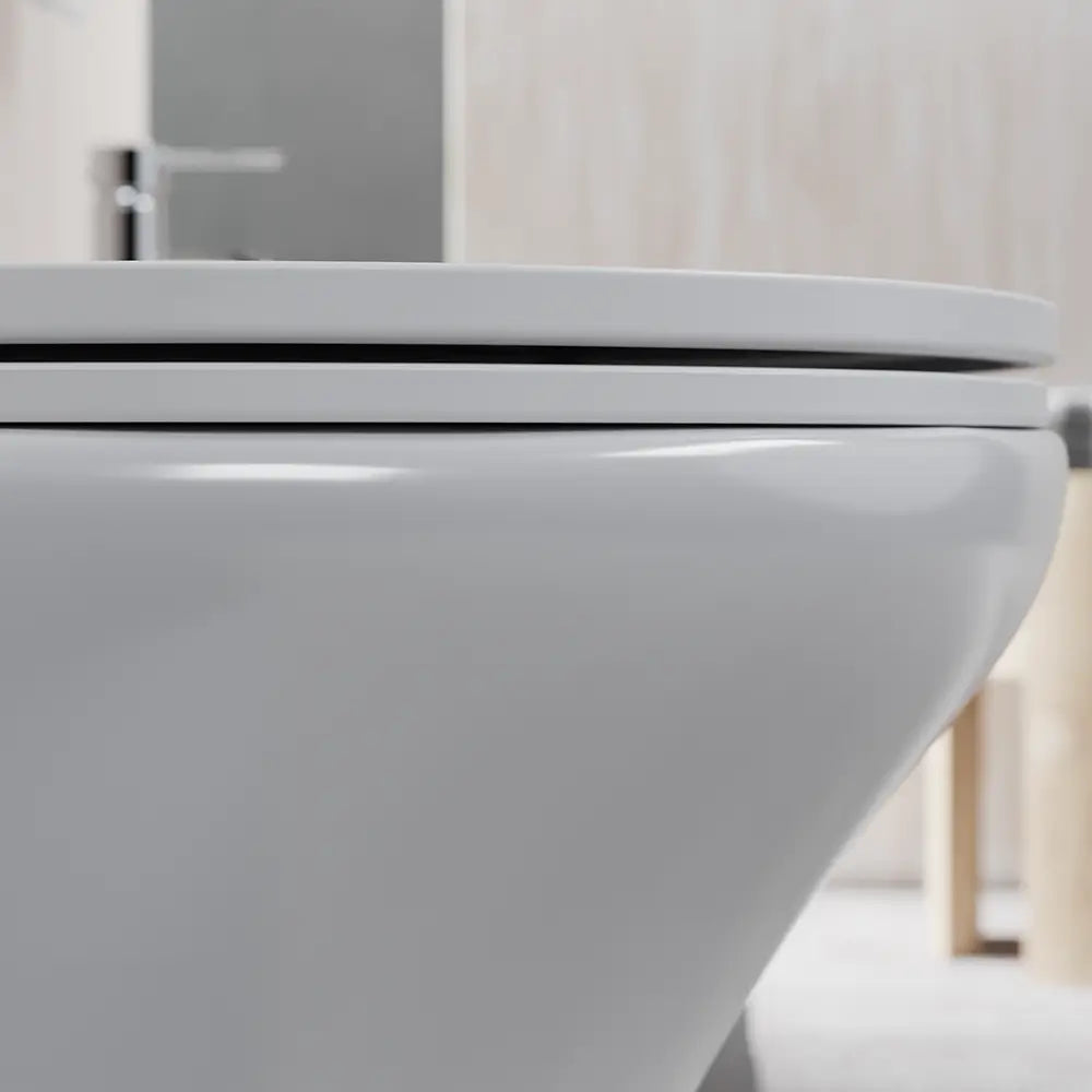 Sanitari sospesi rimless in ceramica bianco lucido: vaso bidet e copriwc soft-close | Nassau