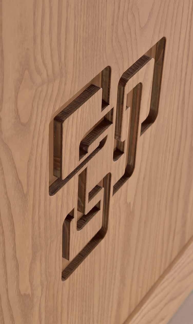 Credenza frassino  classico poro aperto 2 porte piedi in plexiglass  l.210 p.50 h.90