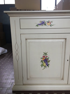 Credenzone in legno bianco invecchiato con decori misura l.177 p.48 h.110