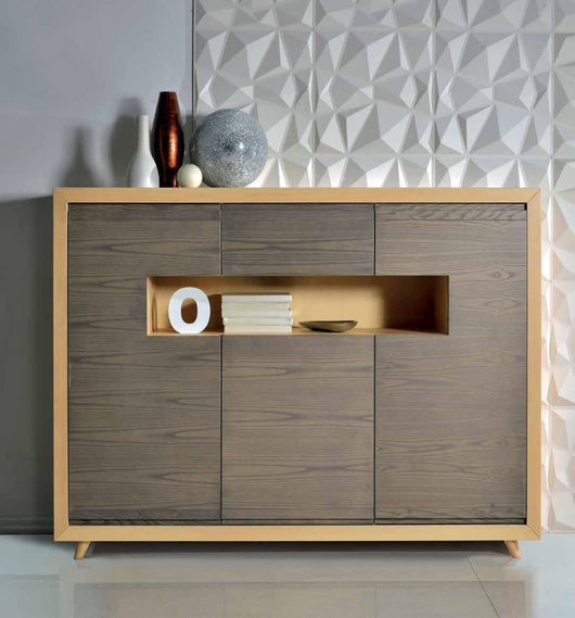 Credenza alta in frassino naturale 3 porte e vano a giorno con piede tornito l.186 p.45 h.135,5
