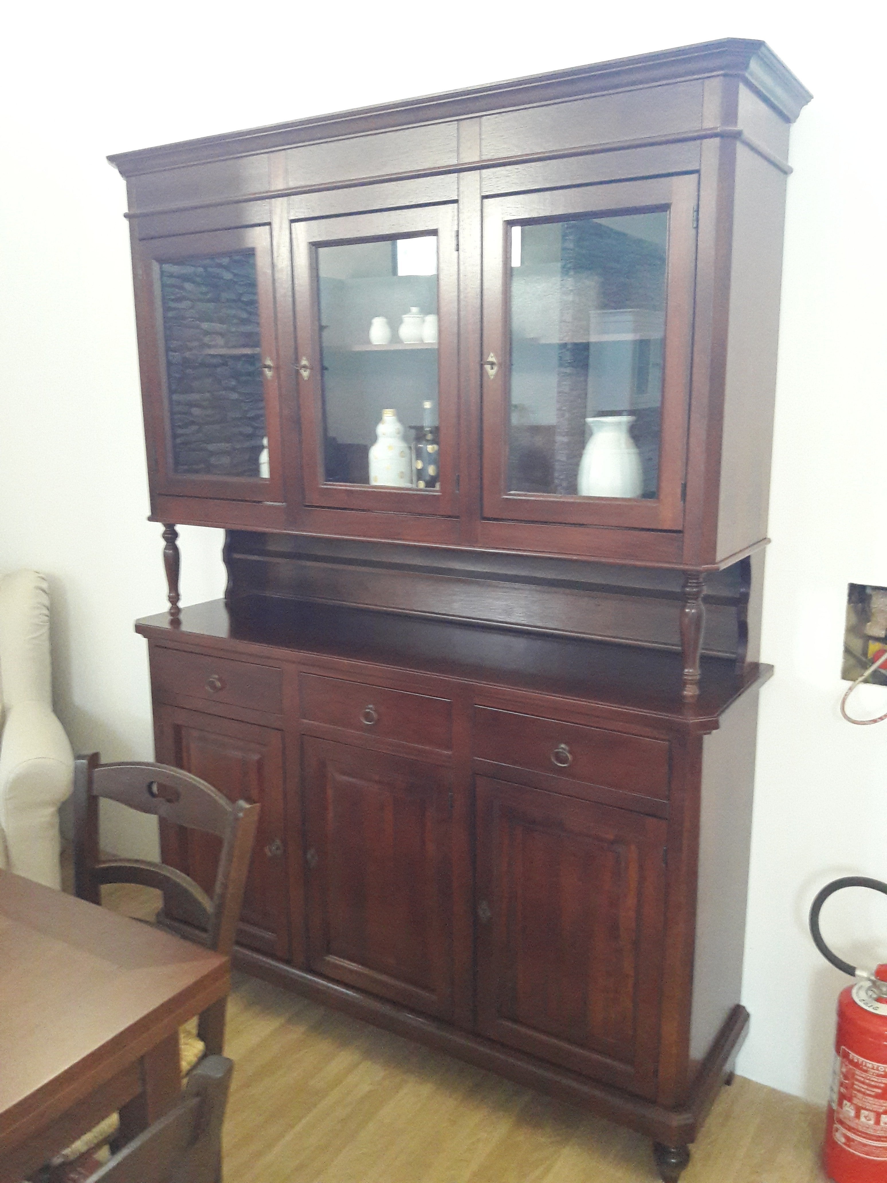 Cristalliera arte povera 3 porte legno tinta noce 150x43x205 (188) - Mobili 2G