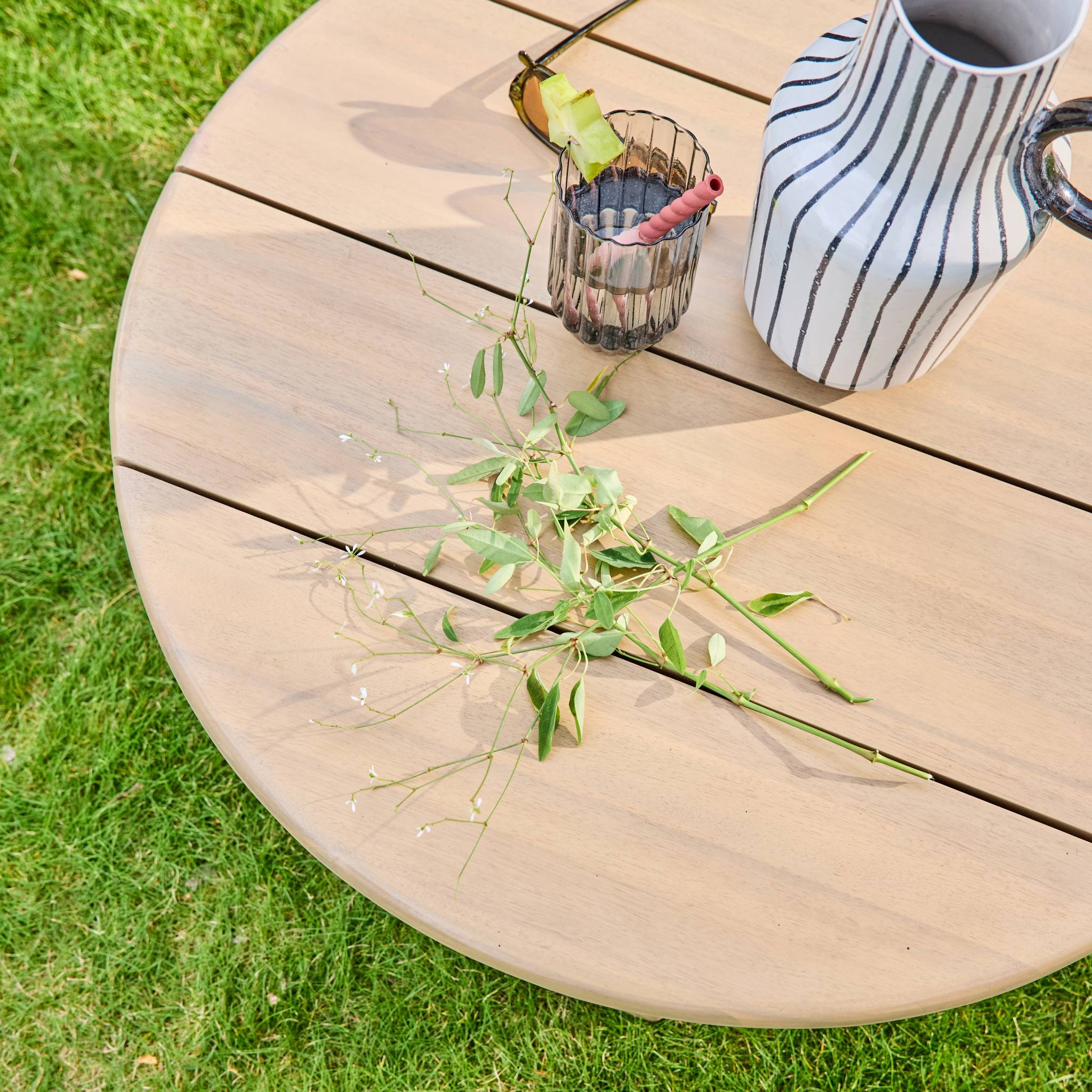 Tavolino da giardino rotondo in legno di acacia, 70cm, marrone