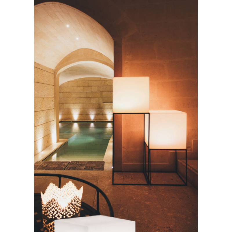 CUBO 40 X 40 X 40 LUMINOSO INDUS CON LED MULTICOLOR E BATTERIA SOLARE