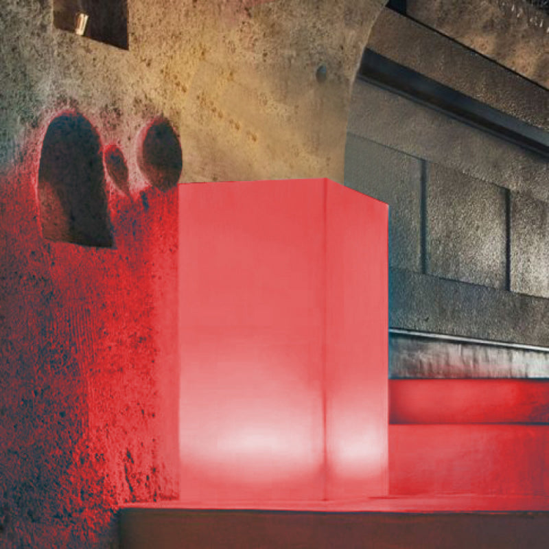 CUBO 40 X 40 X 80 LUMINOSO INDUS CON LED MULTICOLOR E BATTERIA SOLARE