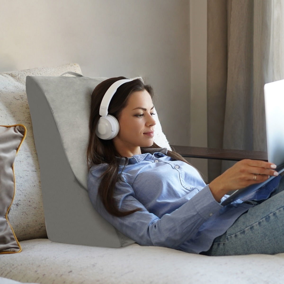 Cuscino a cuneo per dormire con design curvo unico e fodera lavabile in lavatrice, Cuscino triangolare Grigio-Cuscini