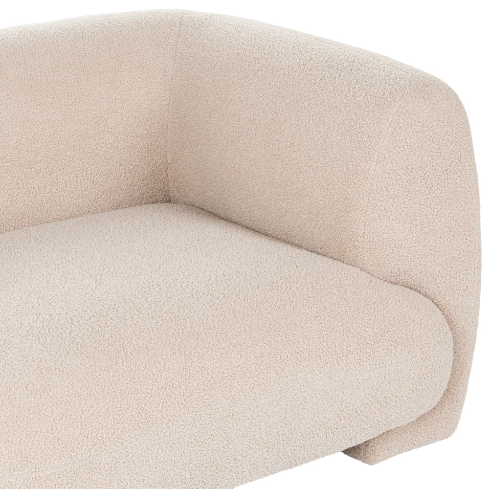 Divano modulare bouclé a due posti profilo ribassato forma organica beige