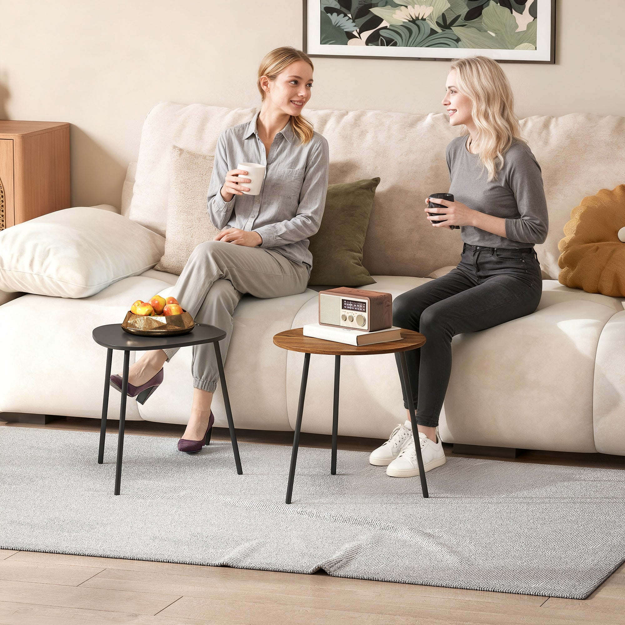 Set 2 Tavolini da Salotto Impilabili con Telaio in Metallo Noce e Nero