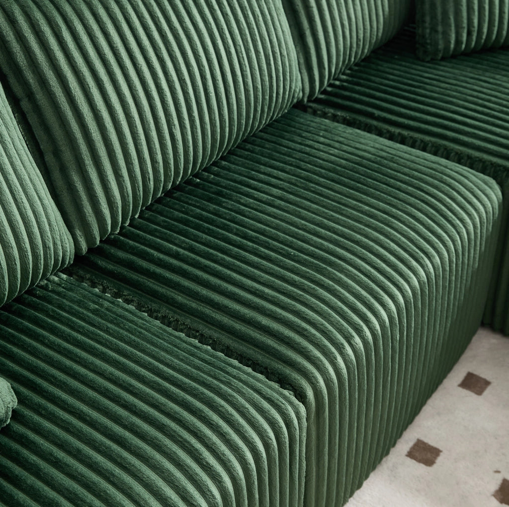 Divano modulare con chaise longue e 2 posti; in corduroy verde smeraldo; 257×160×62 cm