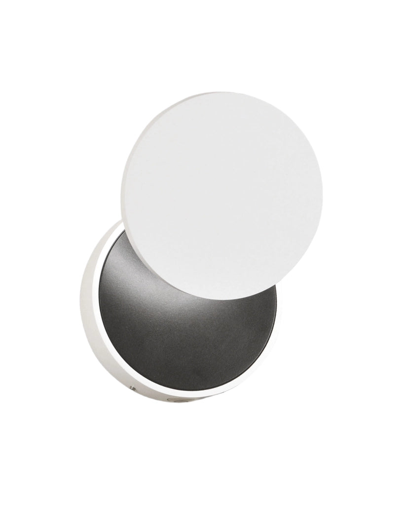 Ara Lampada da Parete LED Integrato 8W 3000K 715lm in Metallo e Metacrilato Bianco con Regolazione Luce a Pulsante - Design Moderno e Minimal