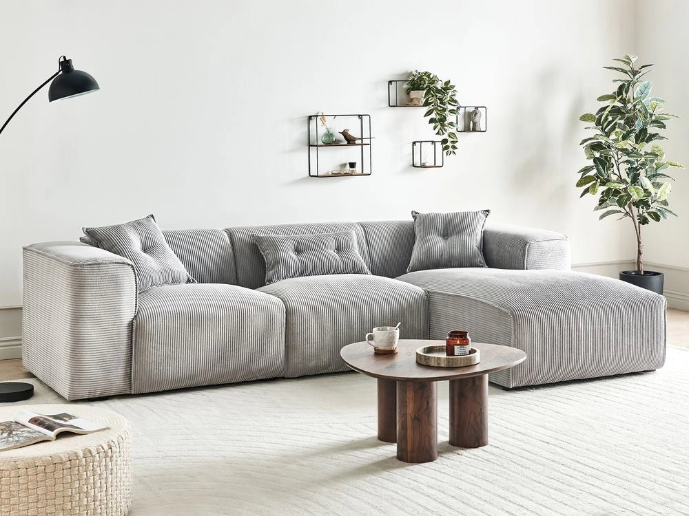 Divano Angolare lato sinistro in velluto a coste grigio con cuscini decorativi stile Moderno