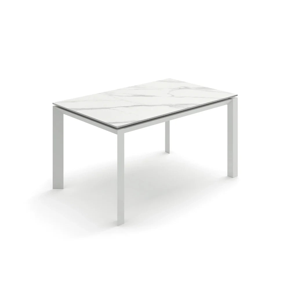 Tavolo da pranzo allungabile in ceramica effetto marmo calacatta Linear 140-220x90 cm fino a 10 posti | Duzzle