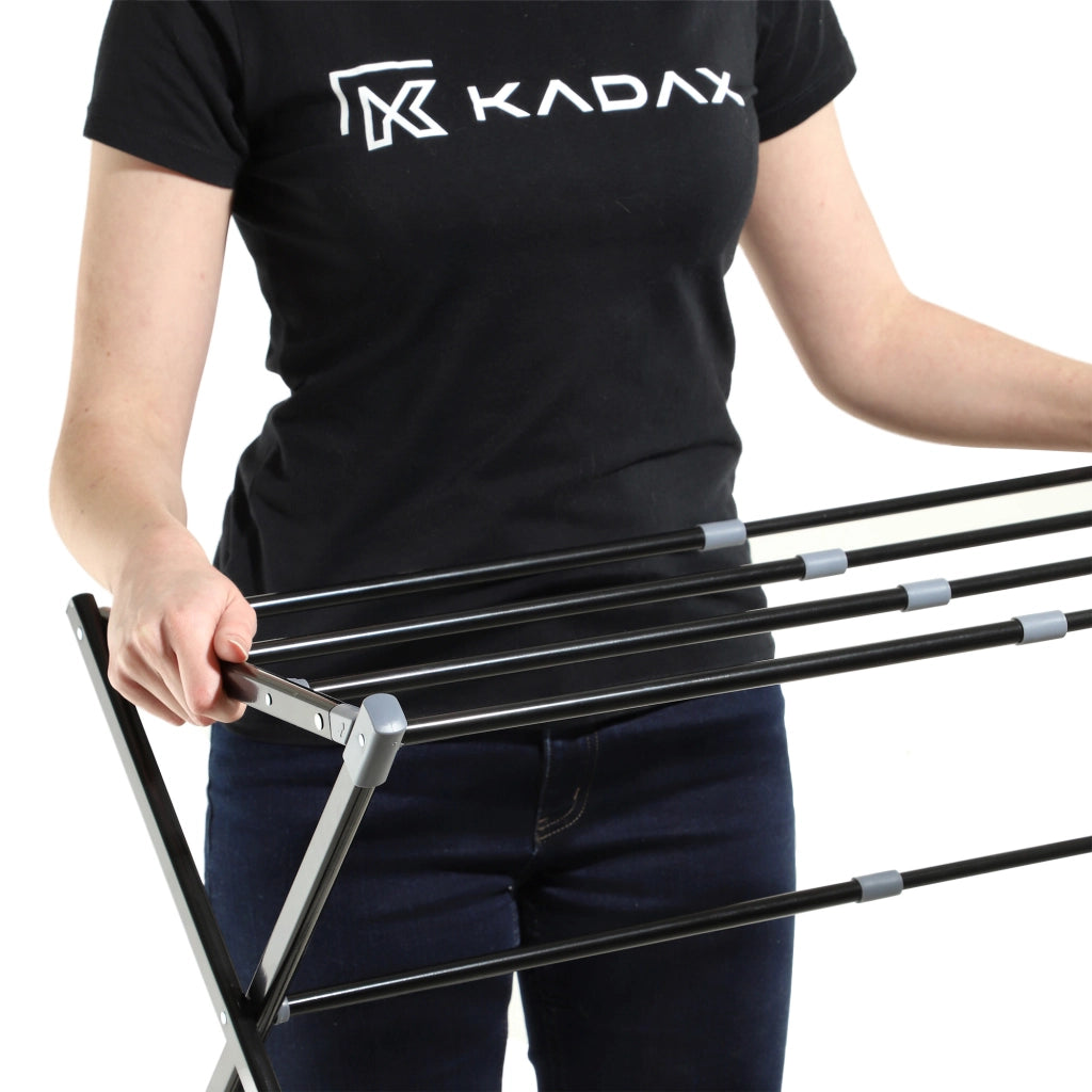Stendibiancheria verticale KADAX da 104 cm, pieghevole, in acciaio.