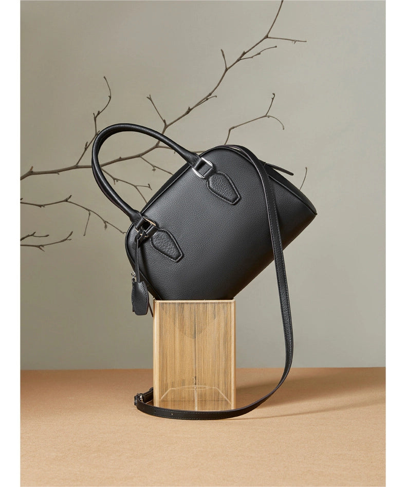 Borsa a tracolla da donna in vera pelle, colore nero.