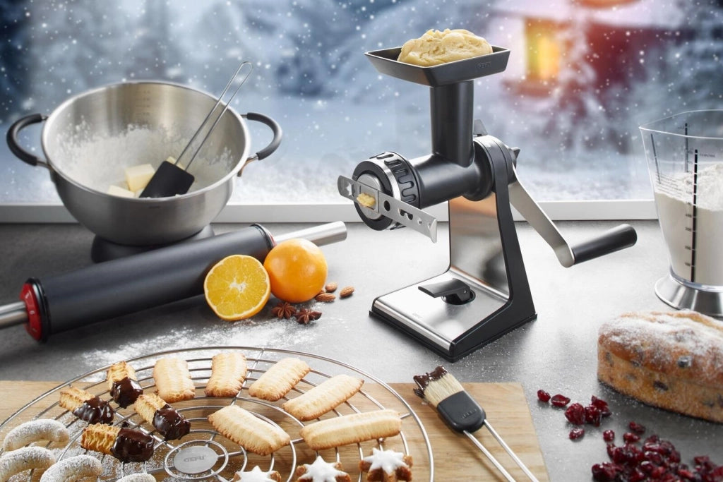 Gefu GF19080 Transforma Grattugia a Tamburo Multifunzionale con 3 Tamburi Laser Cut in Acciaio Inox Base con Ventosa e Morsetto per Piani fino a 8 cm colore Argento Nero