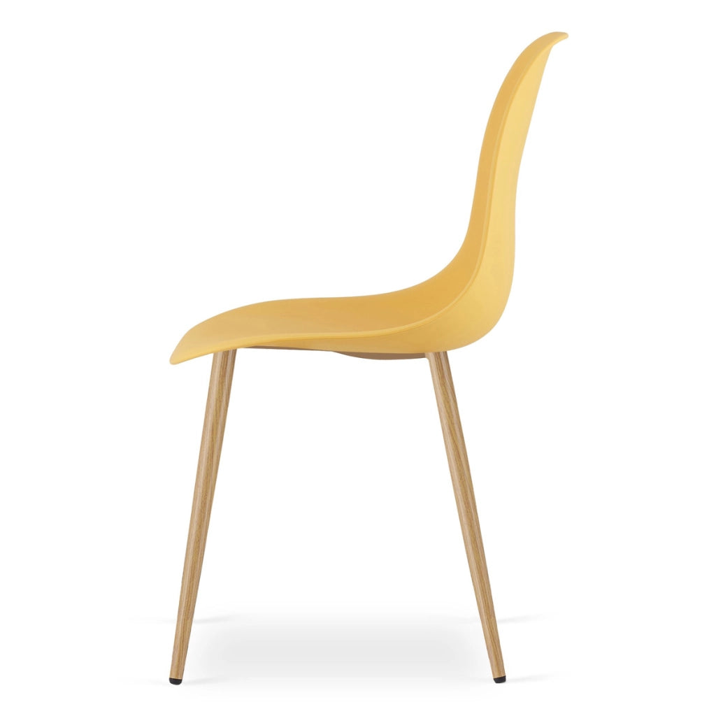 Sedia scandinava WAT color senape con gambe effetto legno