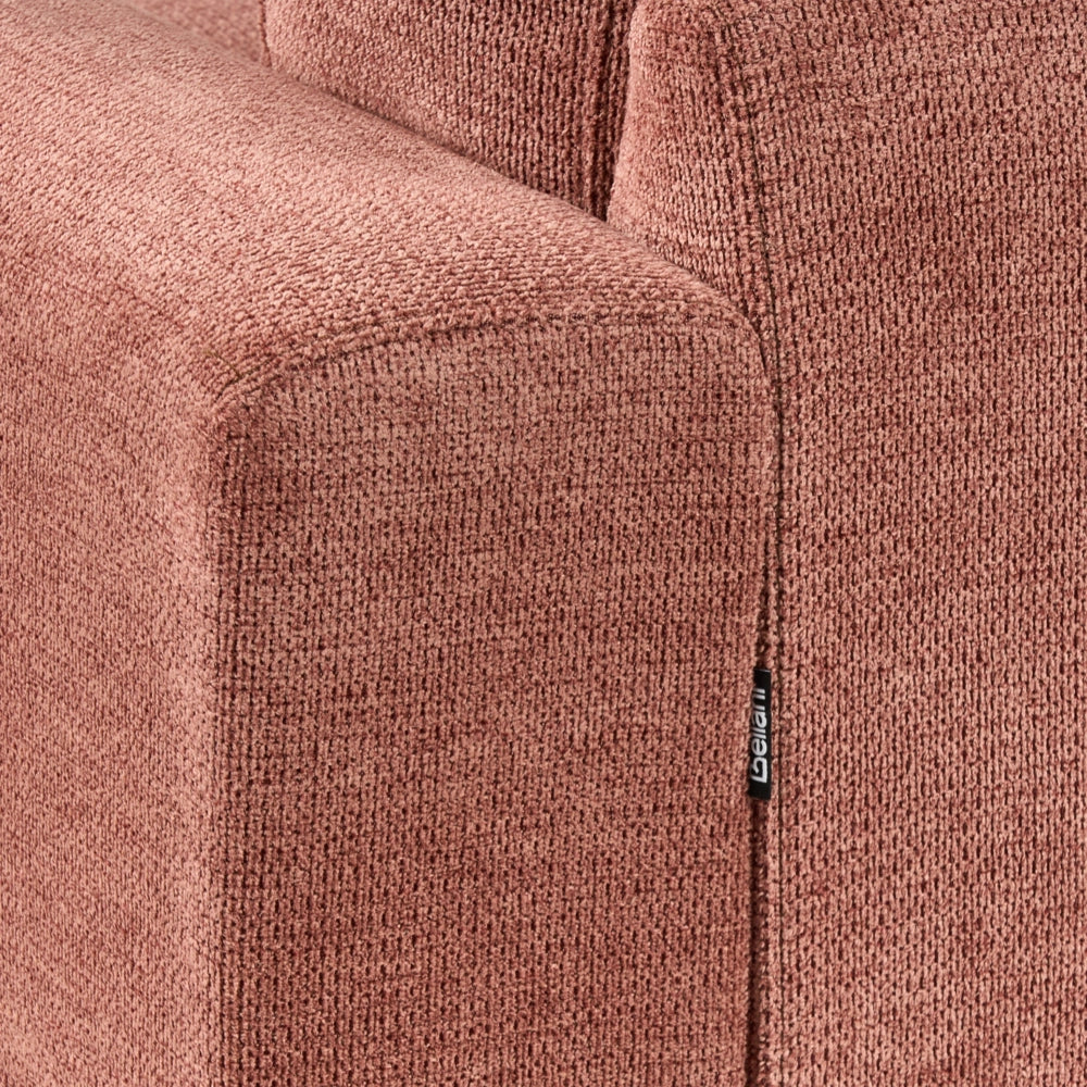 Divano angolare in tessuto rosso lato destro con schienale imbottito e finitura idrorepellente con gambe in metallo nero soggiorno in stile moderno