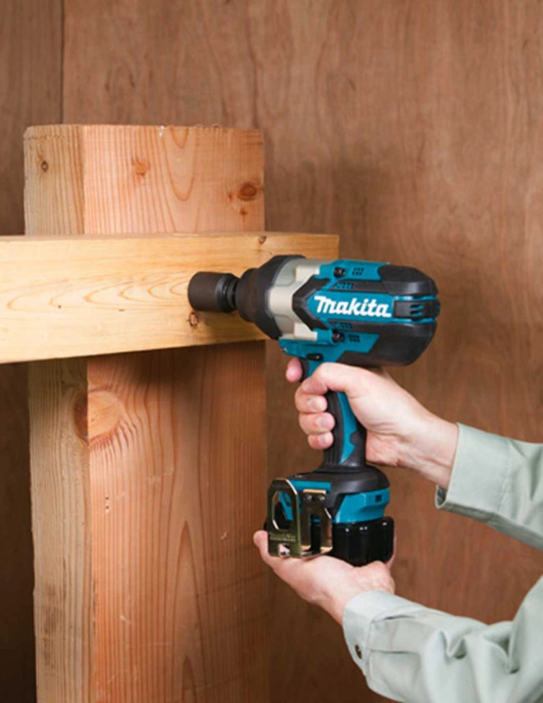 MAKITA Kit MK214 (DTW1002 + DGA504 + 2 x 5,0 Ah + DC18RC + LXT600)