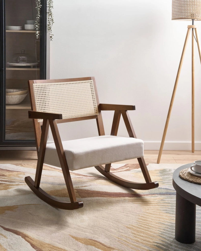 Poltrona a dondolo imbottita con schienale Vienna stile scandinavo struttura in legno di gomma tessuto marrone e beige chiaro